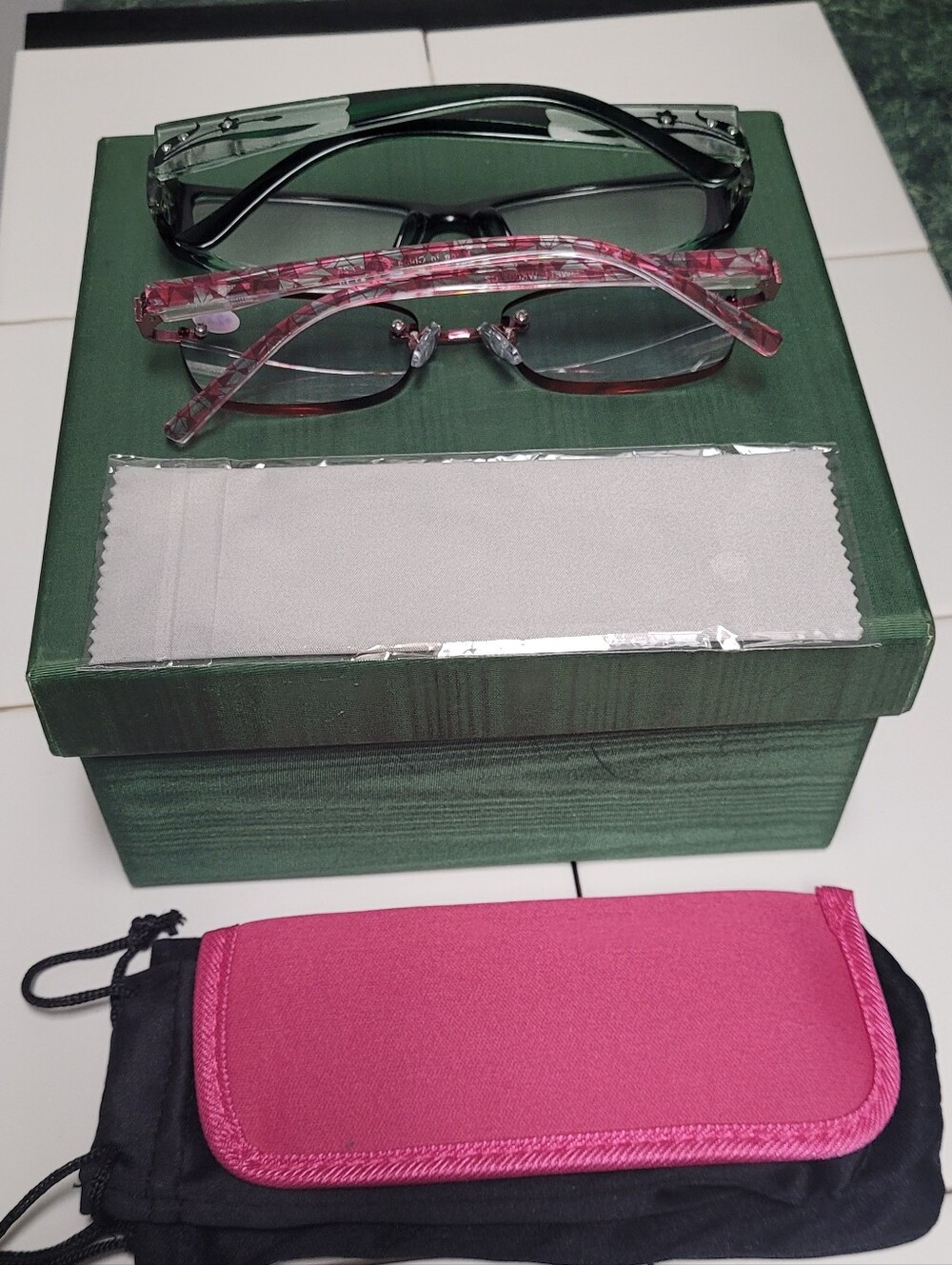 Pink Frame Reading Glasses with Matching Pink Sleeve & Green Glasses - Picture 4 of 7